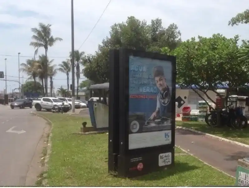 propaganda busdoor